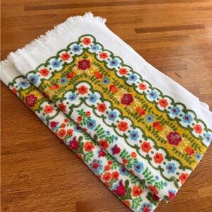 Vintage 70s Set of 2 St. Mary’s Retro Floral Bath Towels